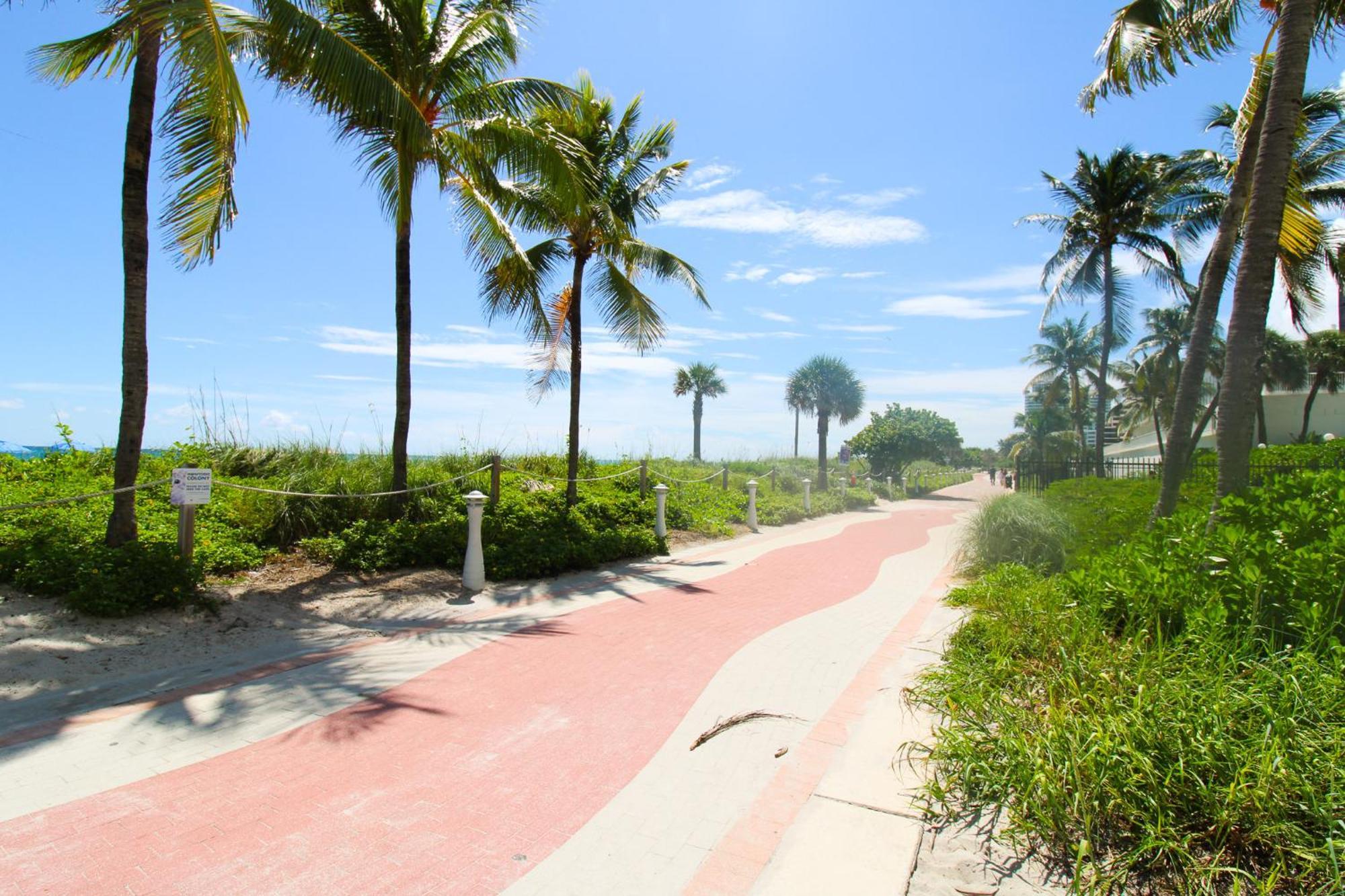 Castle Pavillon 8 Beachfront - Private Beach Access Loft With 2-Story, Pool, Tennis, Free Parking Access Miami Beach Exterior foto