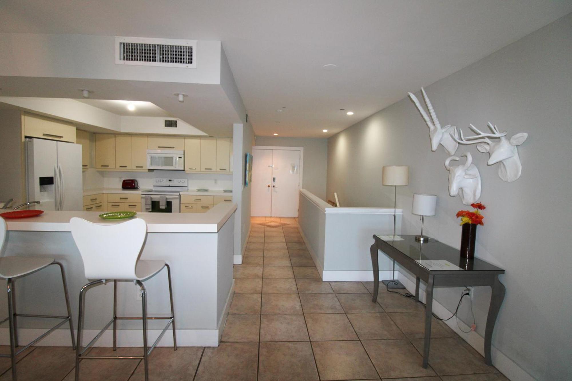 Castle Pavillon 8 Beachfront - Private Beach Access Loft With 2-Story, Pool, Tennis, Free Parking Access Miami Beach Exterior foto