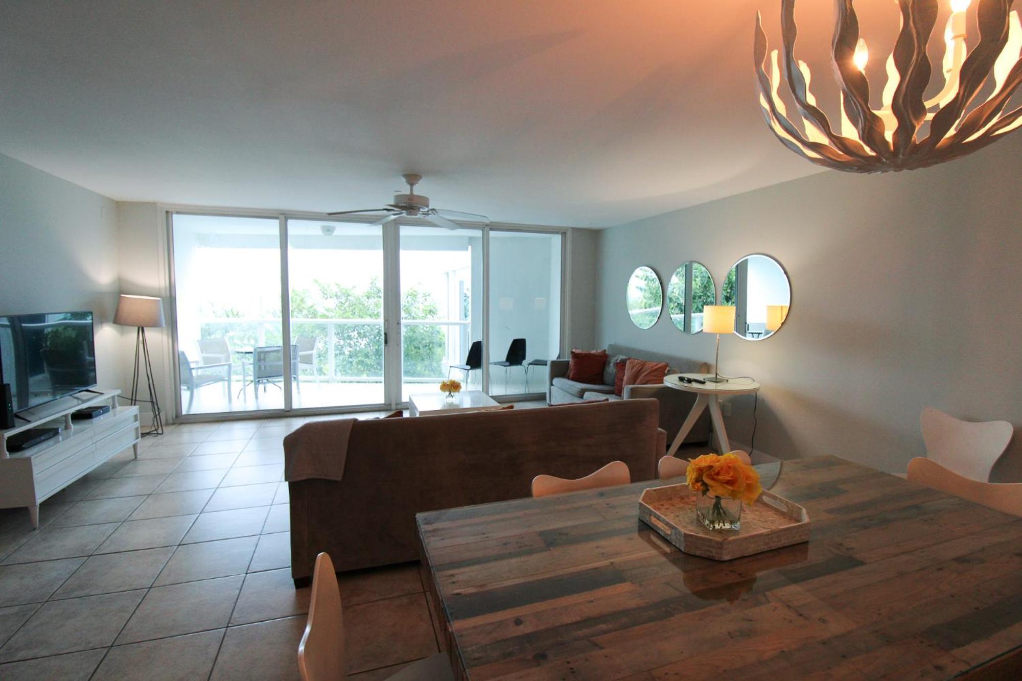 Castle Pavillon 8 Beachfront - Private Beach Access Loft With 2-Story, Pool, Tennis, Free Parking Access Miami Beach Exterior foto