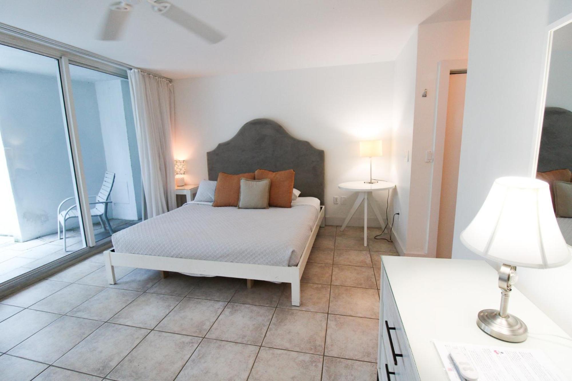 Castle Pavillon 8 Beachfront - Private Beach Access Loft With 2-Story, Pool, Tennis, Free Parking Access Miami Beach Exterior foto