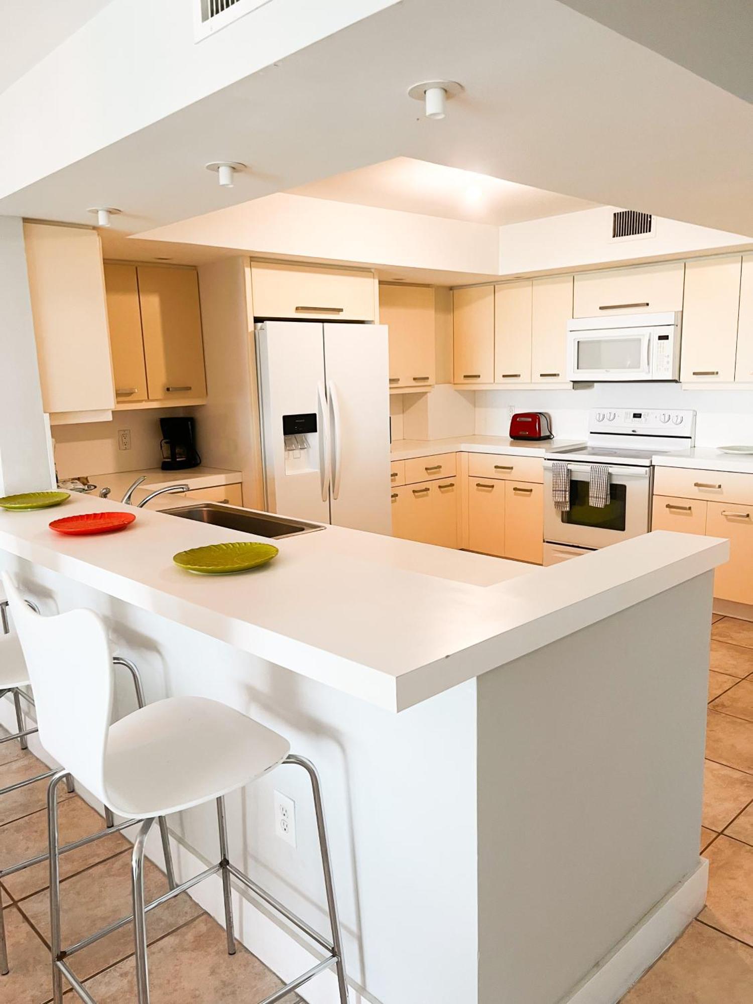Castle Pavillon 8 Beachfront - Private Beach Access Loft With 2-Story, Pool, Tennis, Free Parking Access Miami Beach Exterior foto