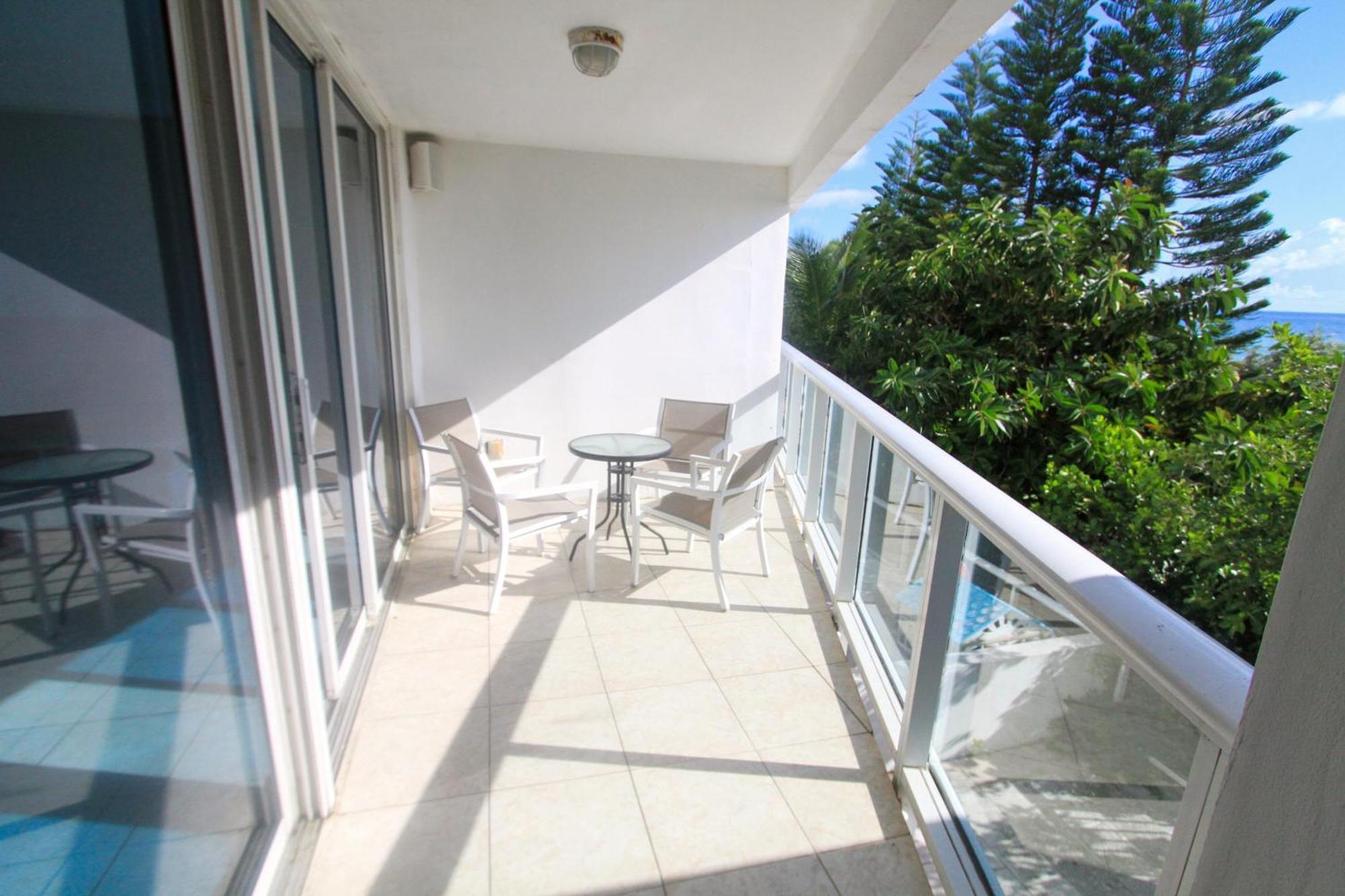 Castle Pavillon 8 Beachfront - Private Beach Access Loft With 2-Story, Pool, Tennis, Free Parking Access Miami Beach Exterior foto